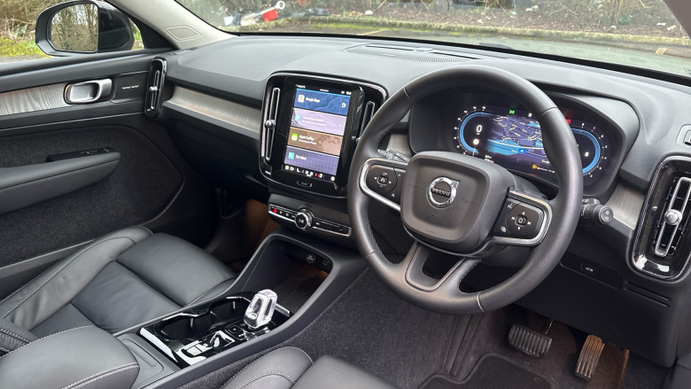 Volvo XC40 2.0 B4P Ultra Dark 5dr Auto Petrol Estate